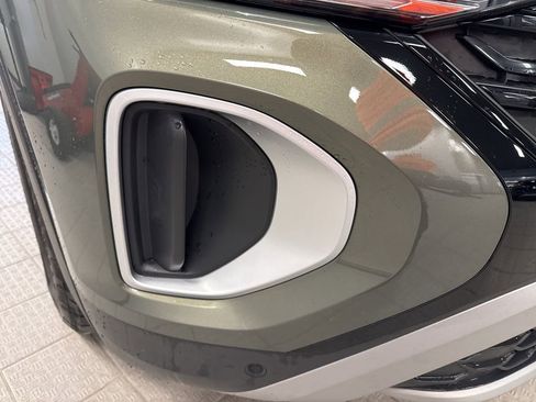 Used 2025 Volkswagen Atlas Peak Edition SE image 12