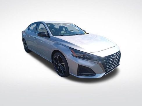 Certified 2024 Nissan Altima 2.5 SR image 7