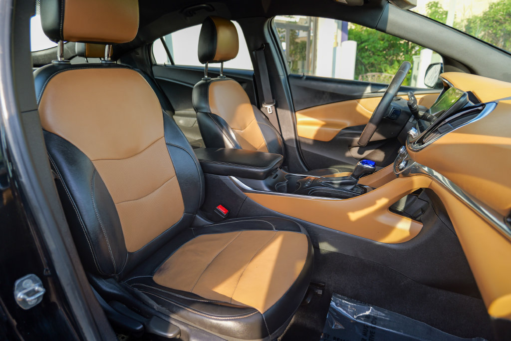 Used 2018 Chevrolet Volt Premier w/ Driver Confidence Package FWD image 38