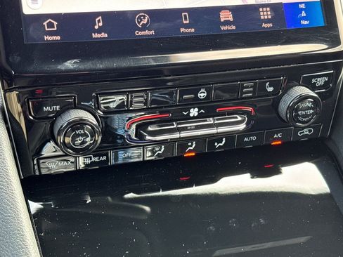 New 2025 Jeep Grand Cherokee Limited w/ Black Appearance Package image 26