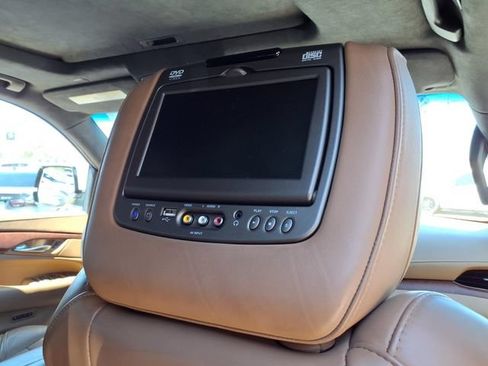 Used 2017 Cadillac Escalade Platinum AWD/4WD image 26