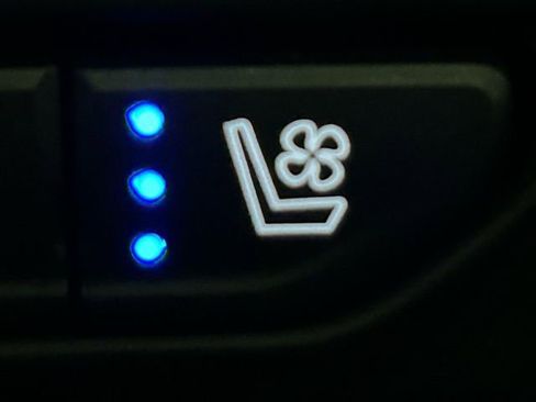 Used 2021 GMC Yukon SLT w/ SLT Premium Package image 5