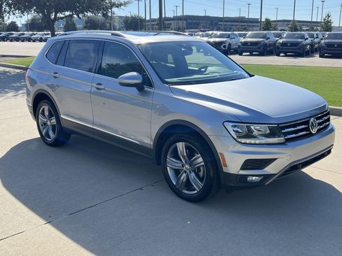 Certified 2020 Volkswagen Tiguan SEL image 2