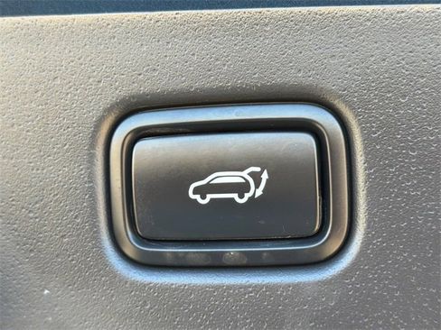 Used 2024 Kia Niro SX Touring image 12