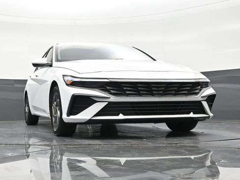 Used 2024 Hyundai Elantra SEL FWD image 27
