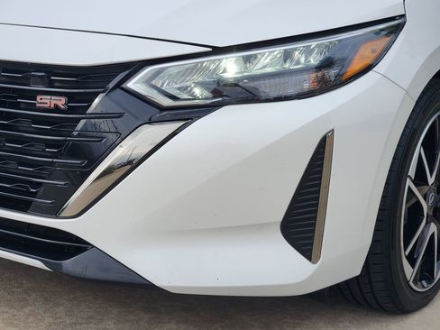 Used 2024 Nissan Sentra SR FWD image 9
