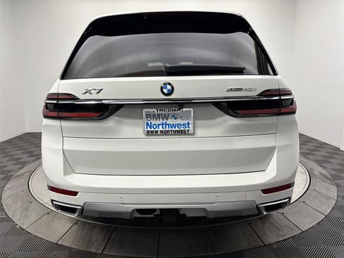 New 2026 BMW X7 xDrive40i w/ Premium Package image 15