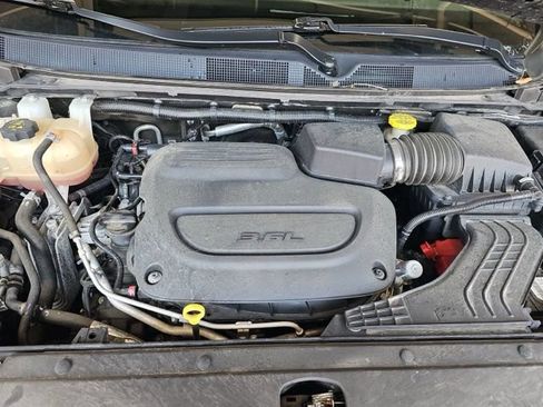 Used 2023 Chrysler Pacifica Touring-L FWD image 18