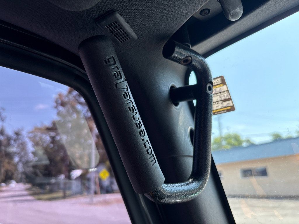 Used 2016 Jeep Wrangler Unlimited Sahara w/ Connectivity Group AWD/4WD image 25
