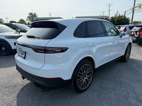 Used 2022 Porsche Cayenne AWD/4WD image 7