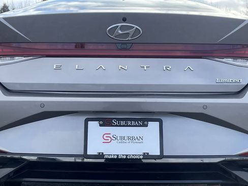 Used 2023 Hyundai Elantra Limited image 40