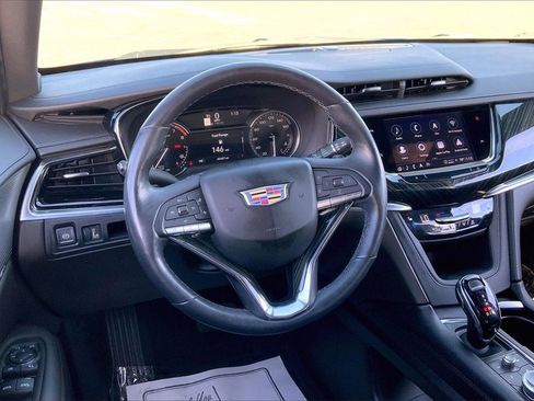 Certified 2023 Cadillac XT6 Premium Luxury image 17