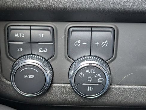 Used 2021 GMC Yukon SLT w/ SLT Premium Package AWD/4WD image 12