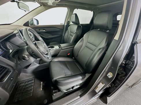 Used 2023 Nissan Rogue SV w/ SV Premium B Package FWD image 13
