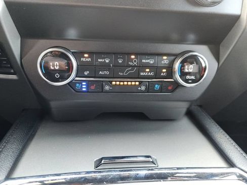 Used 2019 Ford Expedition XLT w/ Equipment Group 202A AWD/4WD image 18