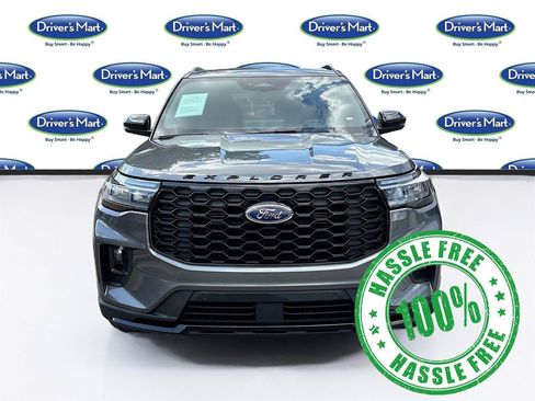 Used 2025 Ford Explorer ST-Line w/ ST-Line Street Pack AWD/4WD image 2
