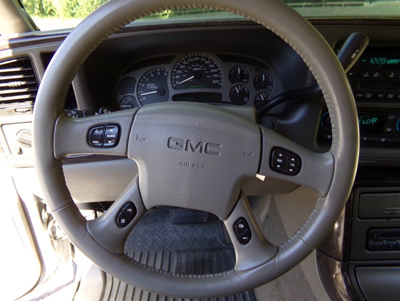 Used 2004 GMC Sierra 1500 Denali AWD/4WD image 28