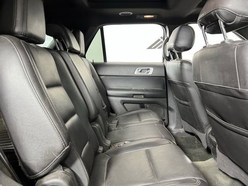 Used 2014 Ford Explorer XLT w/ Equipment Group 202A image 10
