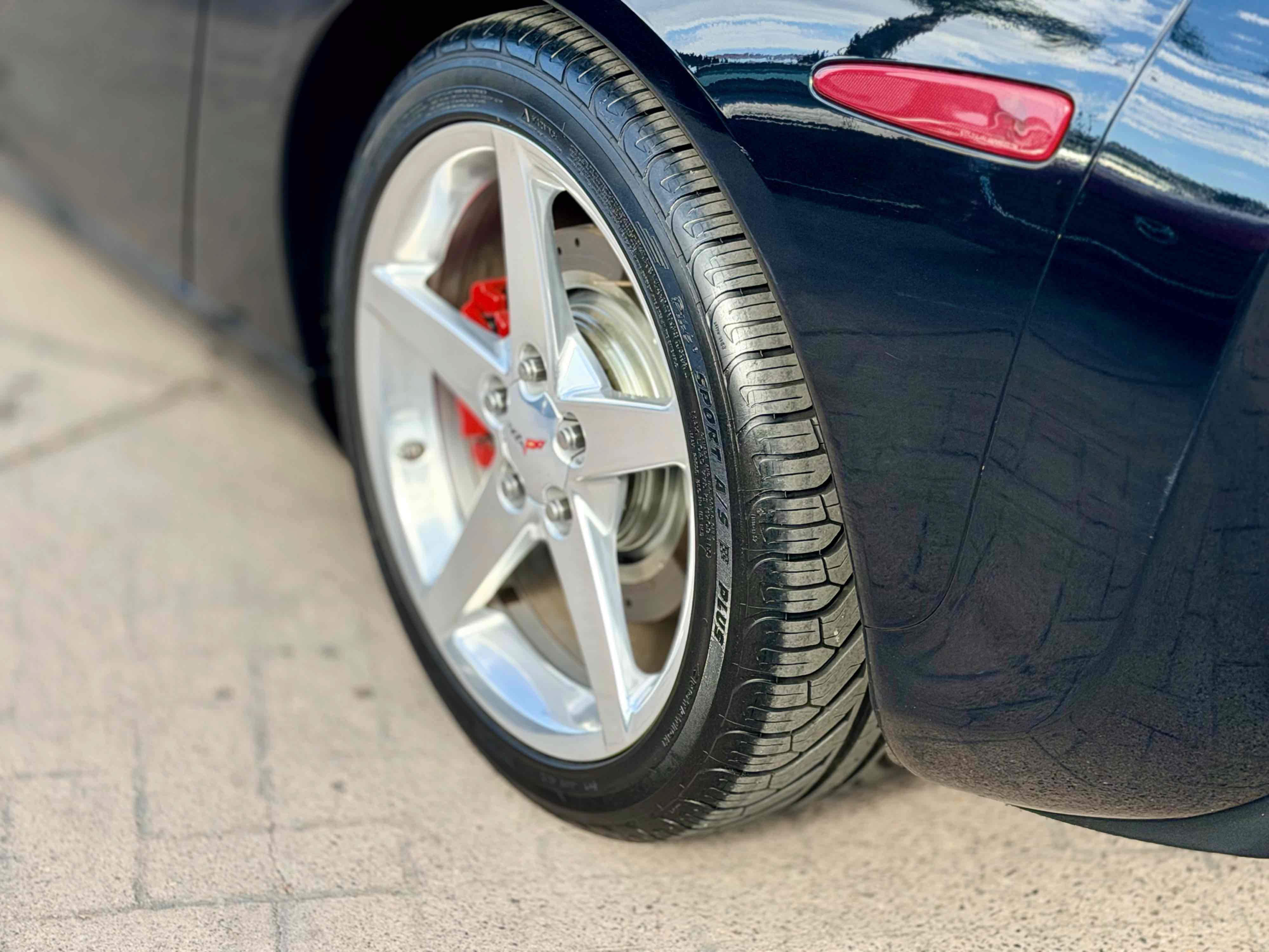 Used 2005 Chevrolet Corvette Coupe w/ Preferred Equipment Group RWD image 33
