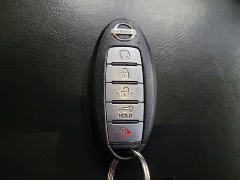 Used 2020 Nissan Pathfinder SL AWD/4WD image 32