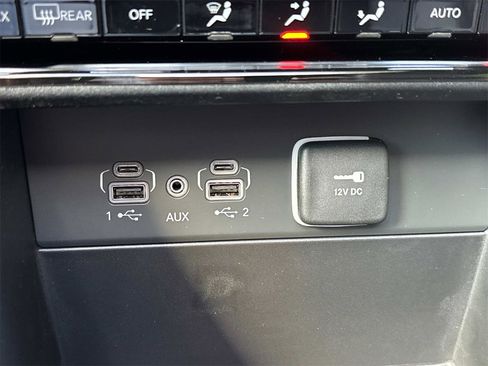 New 2025 Jeep Grand Cherokee Limited w/ Black Appearance Package image 24