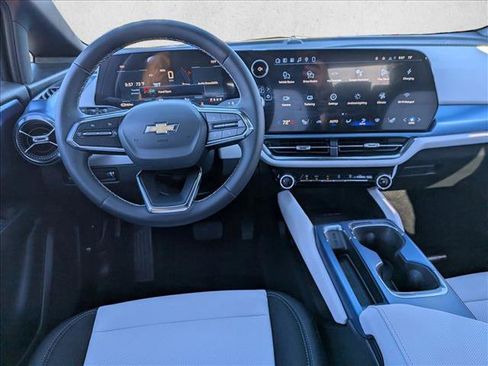 New 2026 Chevrolet Equinox EV LT image 14