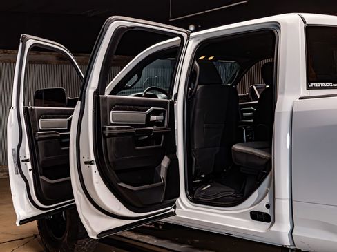 Used 2022 RAM 3500 Big Horn w/ Level C Equiment Group image 28