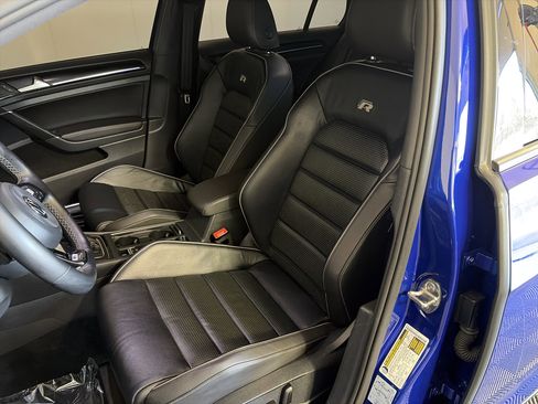 Used 2018 Volkswagen Golf R 4-Door image 24