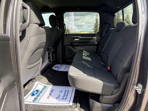 Used 2022 RAM 1500 Big Horn AWD/4WD image 11