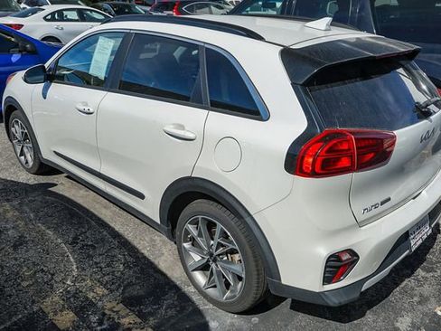 Used 2022 Kia Niro Touring Special Edition image 4