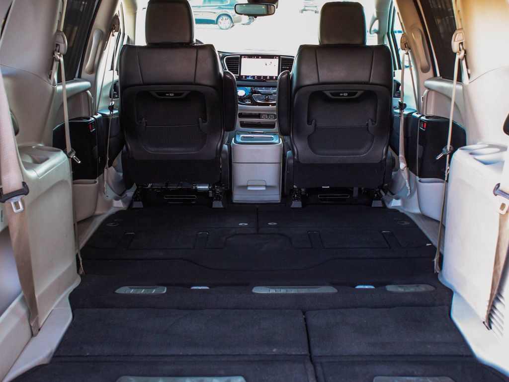 Used 2024 Chrysler Pacifica Touring-L FWD image 49
