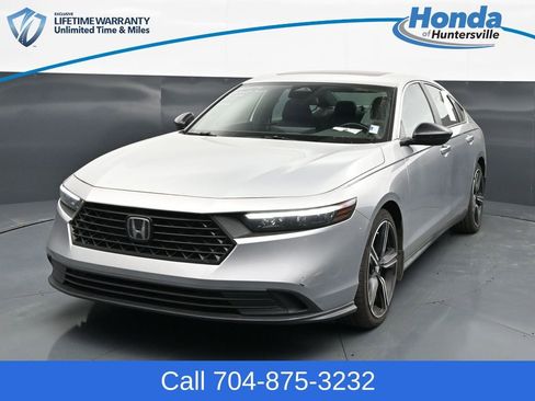Used 2024 Honda Accord Sport image 3