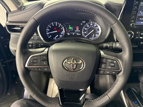 Used 2020 Toyota Highlander Limited FWD image 30