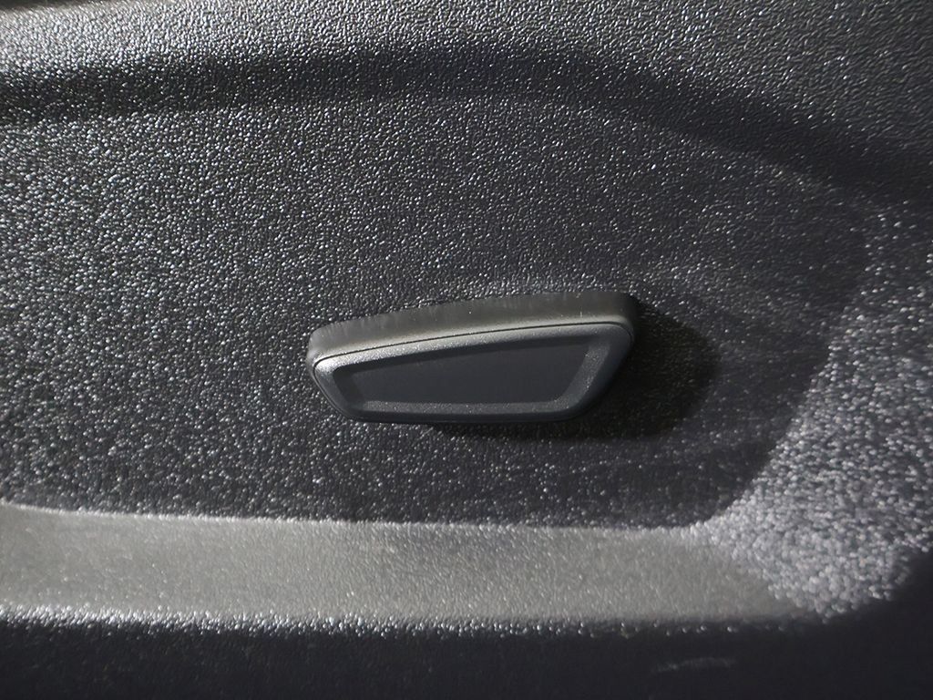 Used 2024 Ford Edge SEL AWD/4WD image 32