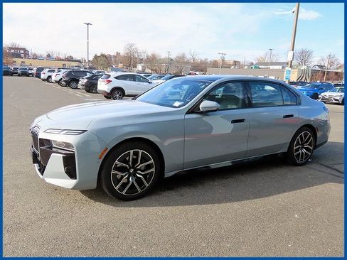 Used 2025 BMW 740i xDrive image 2