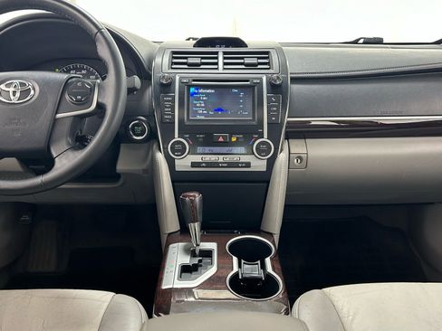 Used 2013 Toyota Camry XLE w/ Leather Pkg image 9