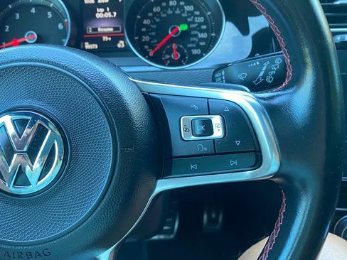 Used 2018 Volkswagen GTI SE FWD image 24
