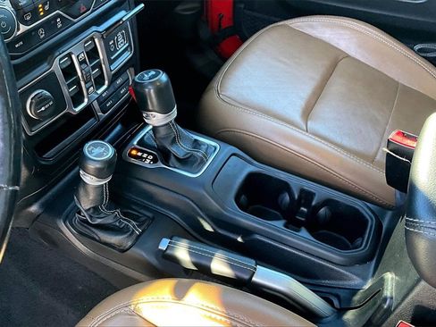 Used 2020 Jeep Wrangler Unlimited Sahara image 14