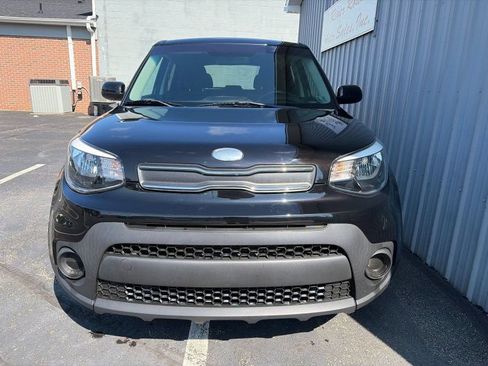 Used 2019 Kia Soul FWD image 2
