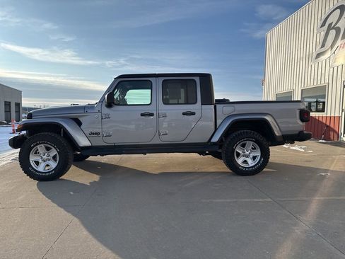 Used 2020 Jeep Gladiator Sport w/ Quick Order Package 24S image 8
