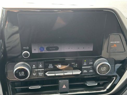 Used 2023 Toyota Highlander L image 19