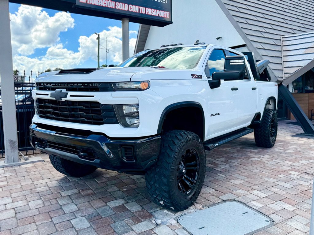 Used 2024 Chevrolet Silverado 2500 Custom w/ Custom Value Package AWD/4WD image 5
