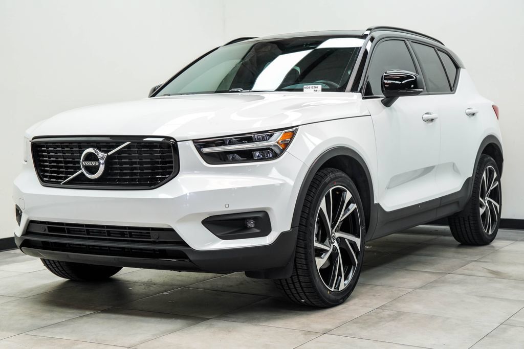 Used 2021 Volvo XC40 T5 R-Design w/ Protection Package Premier AWD/4WD image 9