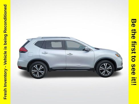 Used 2017 Nissan Rogue SL w/ SL Premium Package AWD/4WD image 6