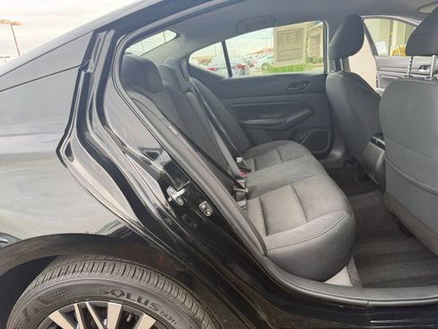 Used 2025 Nissan Altima 2.5 SV image 40