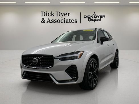 Certified 2023 Volvo XC60 B5 Ultimate w/ Climate Package image 6