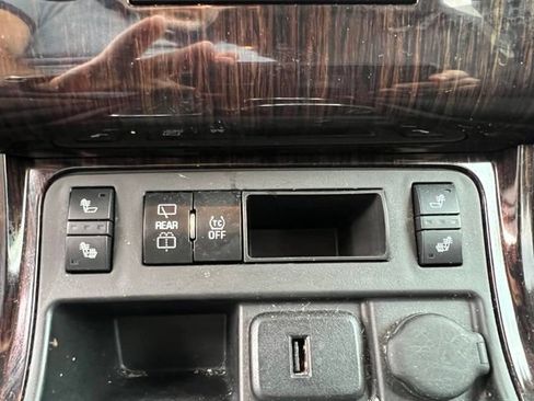 Used 2017 Chevrolet Traverse LT w/ Style and Technology Package FWD image 28