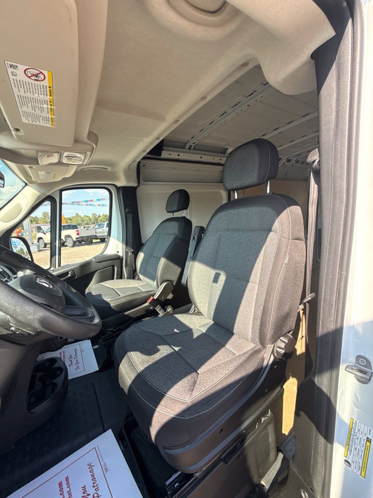 Used 2023 RAM ProMaster 2500 w/ Convenience Group FWD image 17