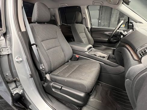 Used 2025 Honda Ridgeline Sport image 4