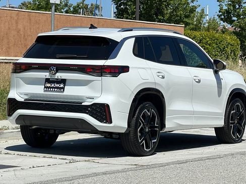 New 2026 Volkswagen Tiguan SEL R-Line AWD/4WD image 4